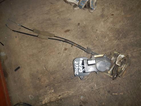 Фотография Замок двери задней левой, Mazda (Мазда)-DEMIO (02-)