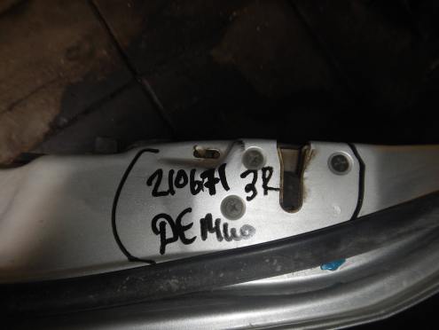 Фотография Замок двери задней правой, Mazda (Мазда)-DEMIO (02-)