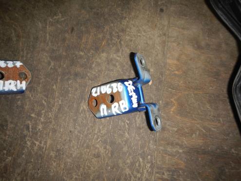 Фотография Петля двери передней правой верхняя, Mazda (Мазда)-DEMIO (02-)