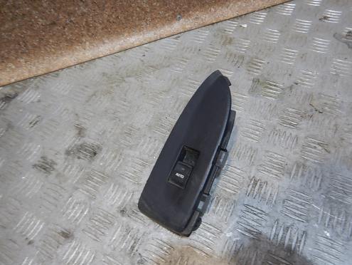 Фотография Кнопка стеклоподъемника, Toyota (Тойота)-PRIUS (09-)