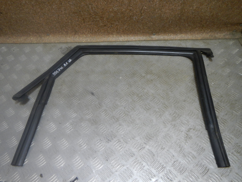 Фотография Уплотнитель стекла двери задней правой, Audi (Ауди)-A1 (8X) (10-18)