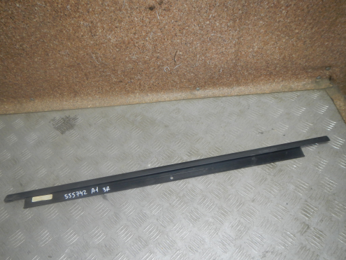 Фотография Накладка стекла заднего правого, Audi (Ауди)-A1 (8X) (10-18)