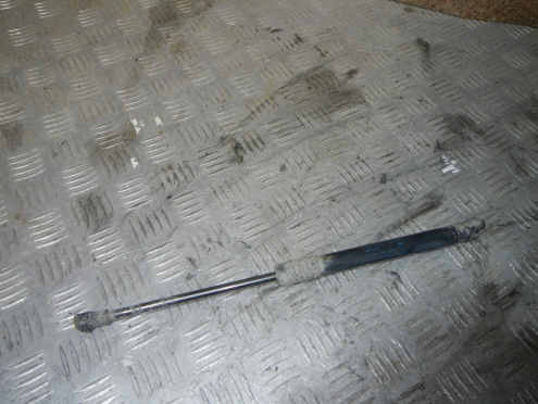 Фотография Амортизатор капота, Volkswagen (Фольксваген)-CADDY (11-)