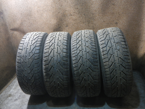 Фотография Комплект шин зимних