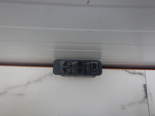 Фотография Блок управления стеклоподъемниками, Toyota (Тойота)-DUET (98-04)