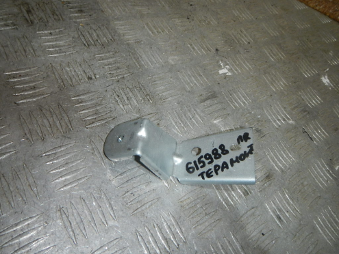 Фотография Кронштейн фары левой, Volkswagen (Фольксваген)-TERAMONT (16-)